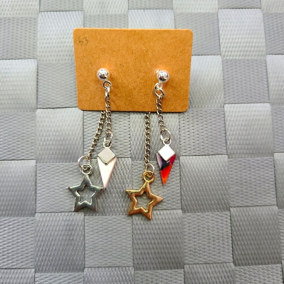 Star on chain earrings - Picture 2 of 2